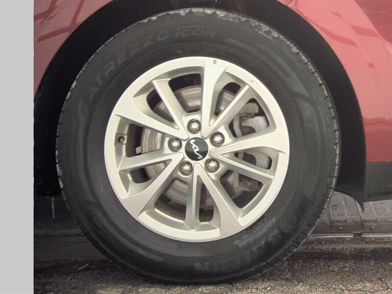 2024 Kia Carnival LX - Photo 6 - Carmichaels, PA 15320