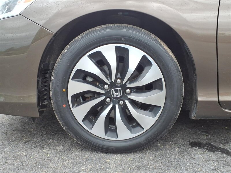 2017 Honda Accord Hybrid EX-L - Photo 6 - Carmichaels, PA 15320