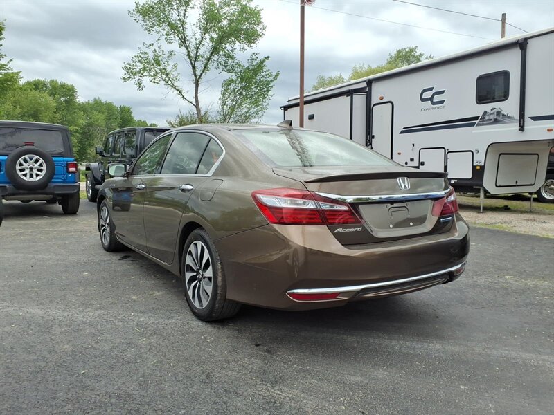 2017 Honda Accord Hybrid EX-L - Photo 5 - Carmichaels, PA 15320