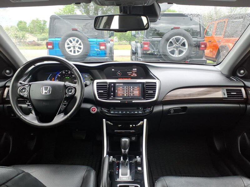 2017 Honda Accord Hybrid EX-L - Photo 9 - Carmichaels, PA 15320