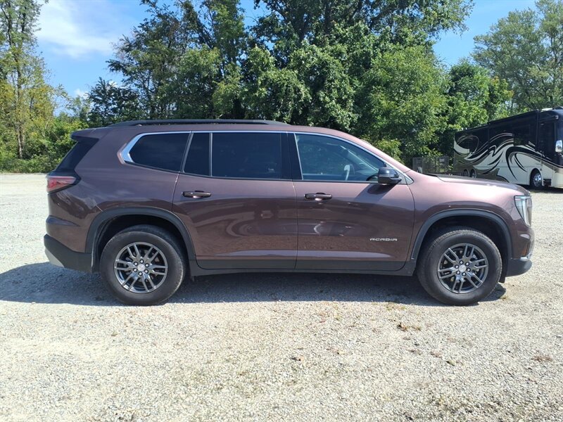 2025 GMC Acadia Elevation - Photo 4 - Carmichaels, PA 15320