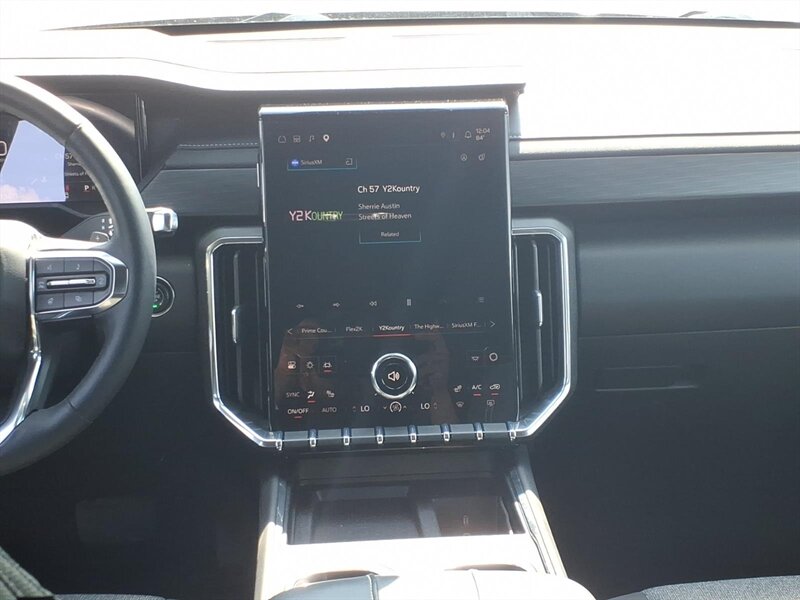 2025 GMC Acadia Elevation - Photo 12 - Carmichaels, PA 15320