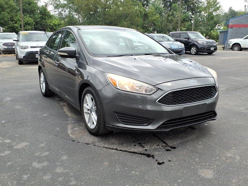 2017 Ford Focus SE - Photo 2 - Carmichaels, PA 15320