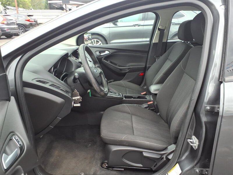 2017 Ford Focus SE - Photo 8 - Carmichaels, PA 15320