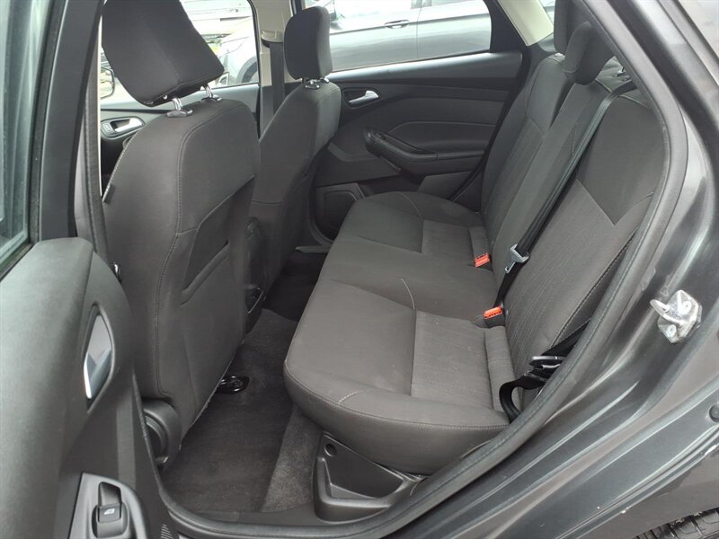 2017 Ford Focus SE - Photo 10 - Carmichaels, PA 15320