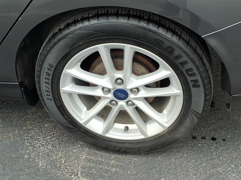 2017 Ford Focus SE - Photo 6 - Carmichaels, PA 15320