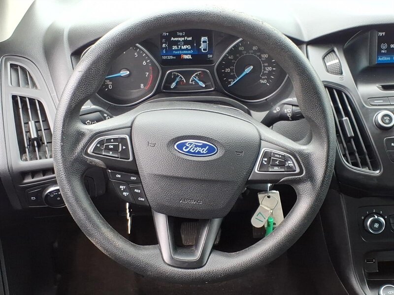 2017 Ford Focus SE - Photo 14 - Carmichaels, PA 15320