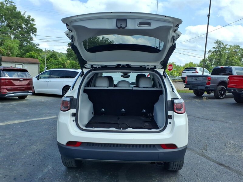 2017 Jeep Compass Limited - Photo 11 - Carmichaels, PA 15320