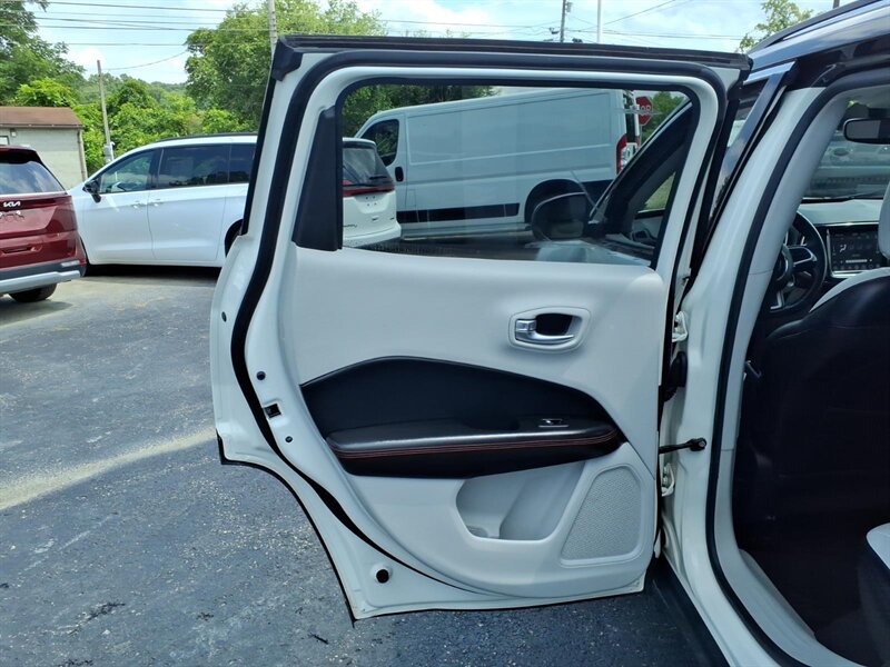 2017 Jeep Compass Limited - Photo 9 - Carmichaels, PA 15320