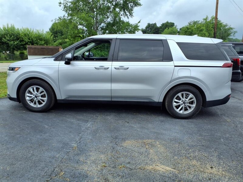 2022 Kia Carnival LX  