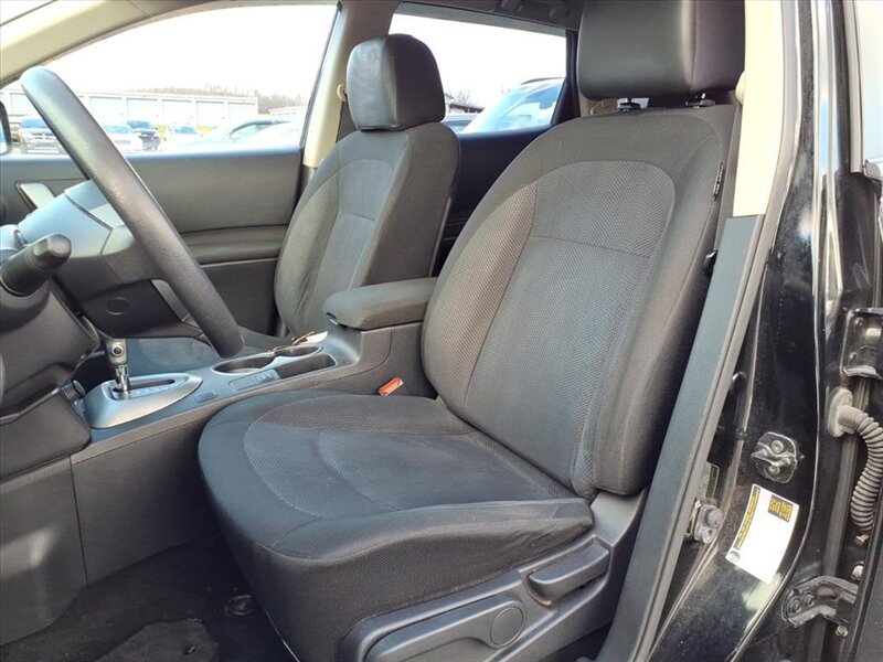 2013 Nissan Rogue SV - Photo 6 - Carmichaels, PA 15320