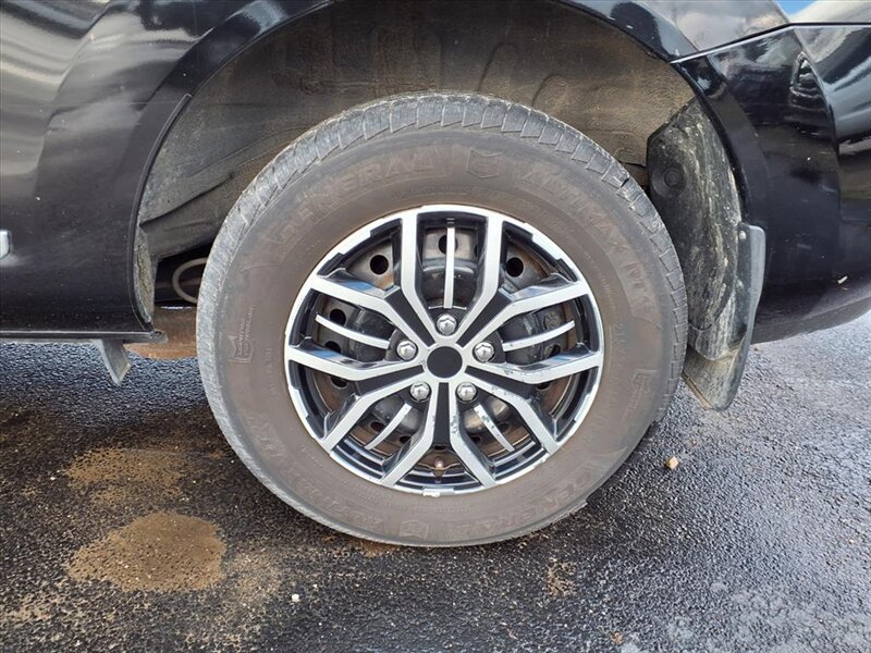 2013 Nissan Rogue SV - Photo 5 - Carmichaels, PA 15320