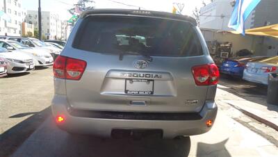 2011 Toyota Sequoia SR5 - Photo 7 - Van Nuys, CA 91405