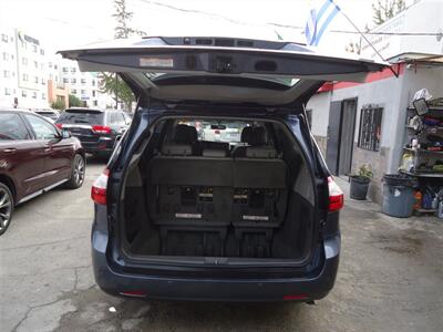 2017 Toyota Sienna XLE 7-Passenger Auto   - Photo 11 - Van Nuys, CA 91405