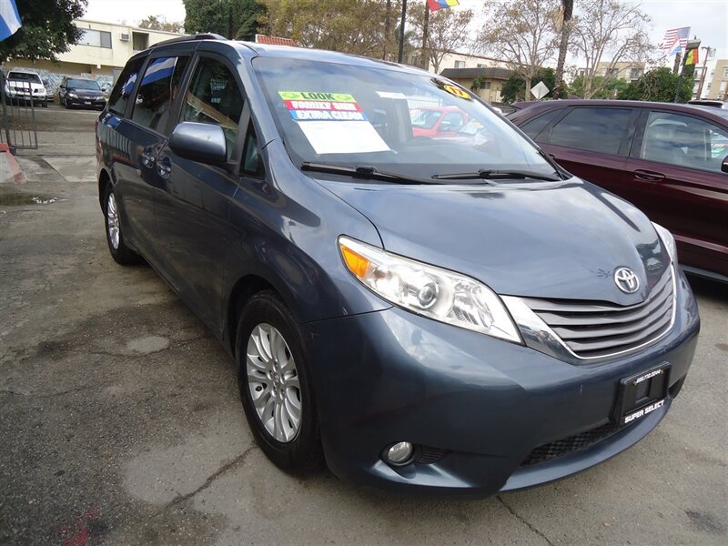 2017 Toyota Sienna XLE 7-Passenger Auto   - Photo 1 - Van Nuys, CA 91405