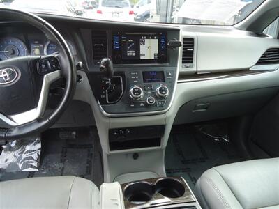 2017 Toyota Sienna XLE 7-Passenger Auto   - Photo 21 - Van Nuys, CA 91405