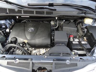 2017 Toyota Sienna XLE 7-Passenger Auto   - Photo 30 - Van Nuys, CA 91405