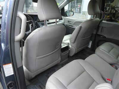 2017 Toyota Sienna XLE 7-Passenger Auto   - Photo 20 - Van Nuys, CA 91405