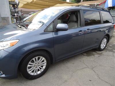2017 Toyota Sienna XLE 7-Passenger Auto   - Photo 6 - Van Nuys, CA 91405