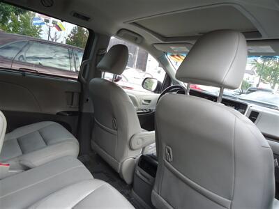 2017 Toyota Sienna XLE 7-Passenger Auto   - Photo 16 - Van Nuys, CA 91405