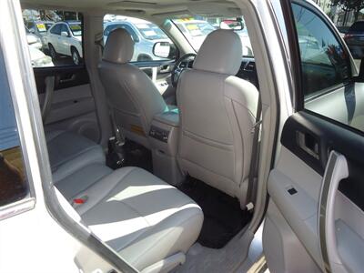 2011 Toyota Highlander SE   - Photo 13 - Van Nuys, CA 91405