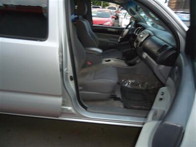 2005 Toyota Tacoma PreRunner V6   - Photo 11 - Van Nuys, CA 91405