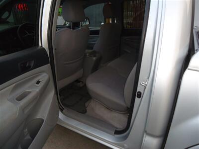 2005 Toyota Tacoma PreRunner V6   - Photo 13 - Van Nuys, CA 91405