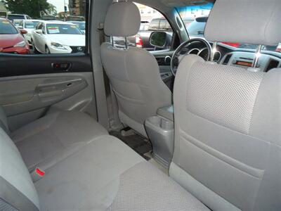 2005 Toyota Tacoma PreRunner V6   - Photo 9 - Van Nuys, CA 91405