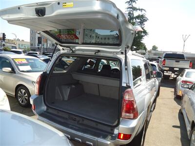 2005 Toyota 4Runner SR5   - Photo 11 - Van Nuys, CA 91405