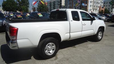 2016 Toyota Tacoma SR5 V6 - Photo 4 - Van Nuys, CA 91405