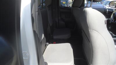 2016 Toyota Tacoma SR5 V6 - Photo 12 - Van Nuys, CA 91405