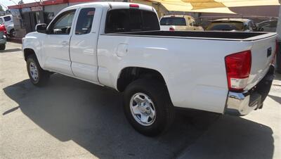 2016 Toyota Tacoma SR5 V6 - Photo 8 - Van Nuys, CA 91405