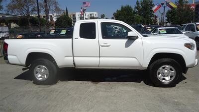 2016 Toyota Tacoma SR5 V6 - Photo 3 - Van Nuys, CA 91405
