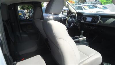 2016 Toyota Tacoma SR5 V6 - Photo 13 - Van Nuys, CA 91405
