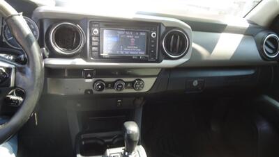 2016 Toyota Tacoma SR5 V6 - Photo 18 - Van Nuys, CA 91405