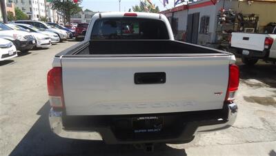 2016 Toyota Tacoma SR5 V6 - Photo 9 - Van Nuys, CA 91405