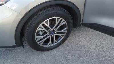 2022 Ford Escape SEL   - Photo 25 - Van Nuys, CA 91405