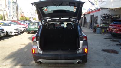 2022 Ford Escape SEL   - Photo 10 - Van Nuys, CA 91405