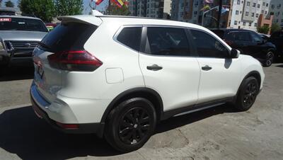 2020 Nissan Rogue S   - Photo 4 - Van Nuys, CA 91405