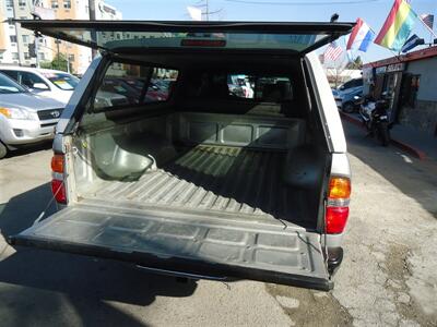 2003 Toyota Tacoma PreRunner V6 - Photo 11 - Van Nuys, CA 91405