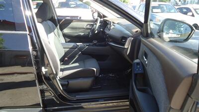 2021 Nissan Rogue SV   - Photo 15 - Van Nuys, CA 91405