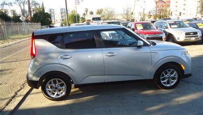 2021 Kia Soul S   - Photo 3 - Van Nuys, CA 91405