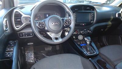 2021 Kia Soul S   - Photo 18 - Van Nuys, CA 91405