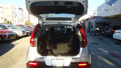 2021 Kia Soul S   - Photo 10 - Van Nuys, CA 91405