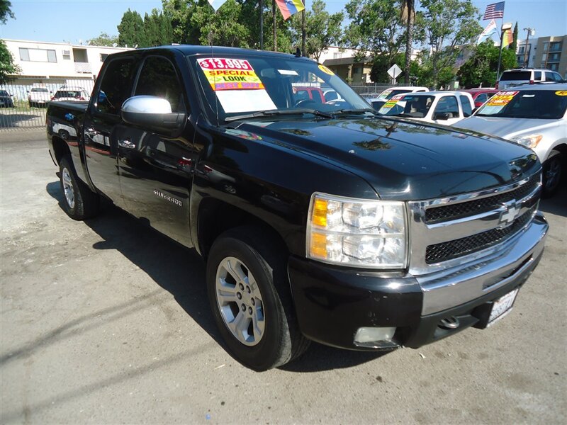 2011 Chevrolet Silverado 1500 LT   - Photo 1 - Van Nuys, CA 91405