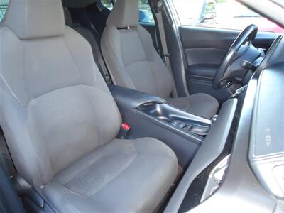 2018 Toyota C-HR XLE   - Photo 15 - Van Nuys, CA 91405