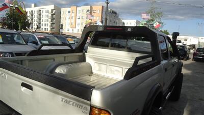 2003 Toyota Tacoma PreRunner V6   - Photo 11 - Van Nuys, CA 91405