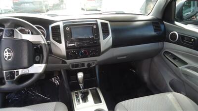 2014 Toyota Tacoma   - Photo 17 - Van Nuys, CA 91405