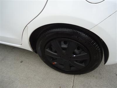 2014 Toyota Yaris 5-Door L Fleet   - Photo 20 - Van Nuys, CA 91405