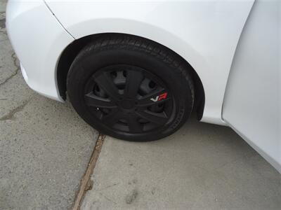 2014 Toyota Yaris 5-Door L Fleet   - Photo 21 - Van Nuys, CA 91405